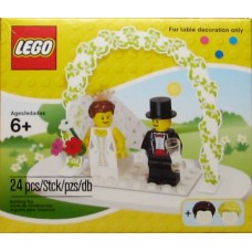 853340 HOLIDAYS Bride and Groom 